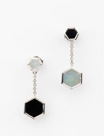 Серьги из белого золота c ониксом и перламутром