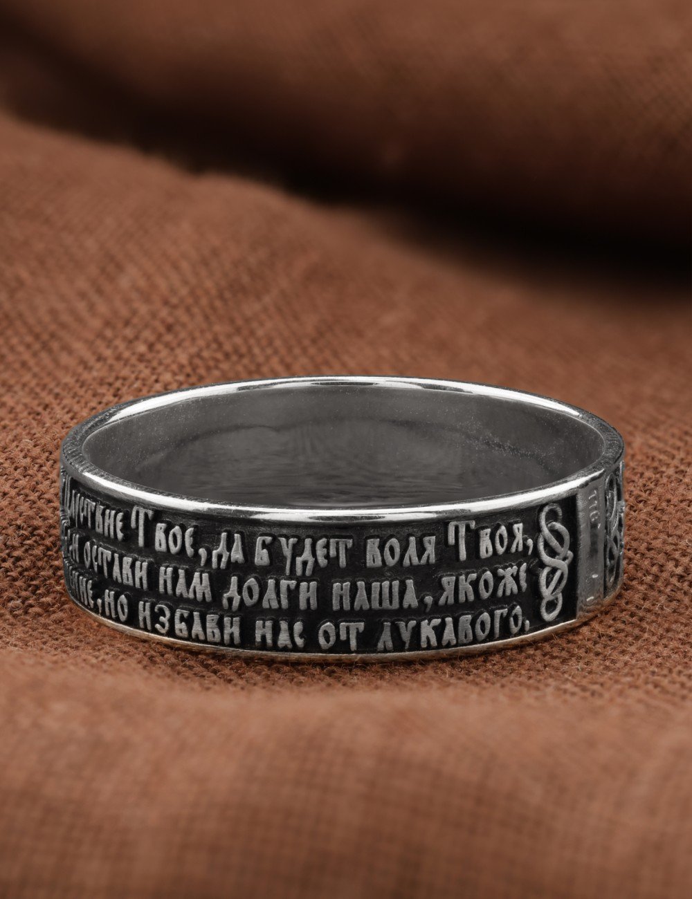 Кольцо из белого золота