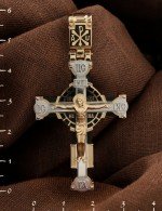 Крест из золота c эмалью и эбеновым деревом