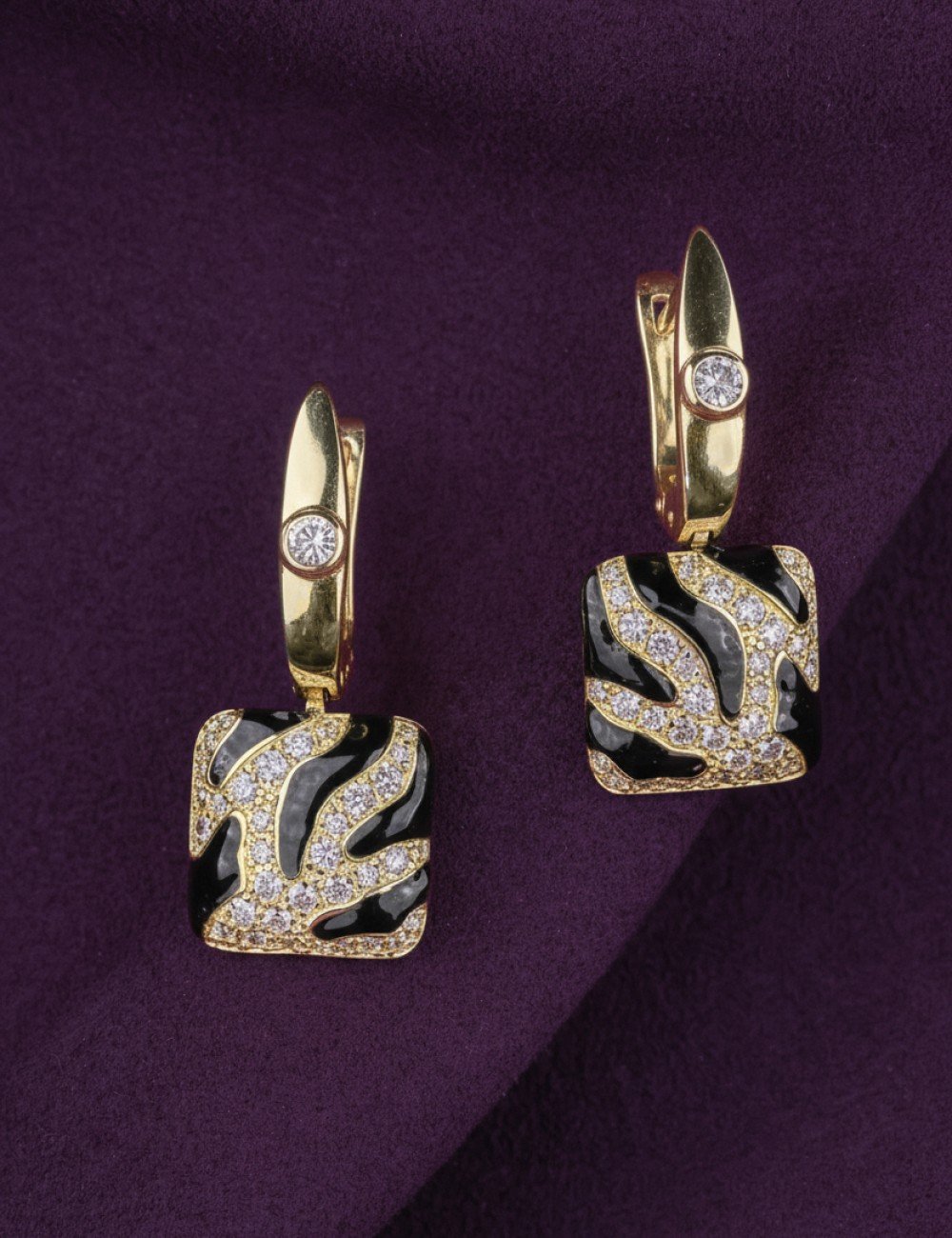 Серьги из лимонного золота c эмалью и бриллиантами