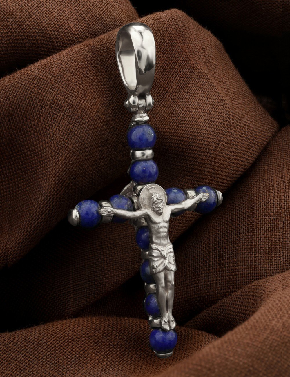 Крест из белого золота c лазуритом