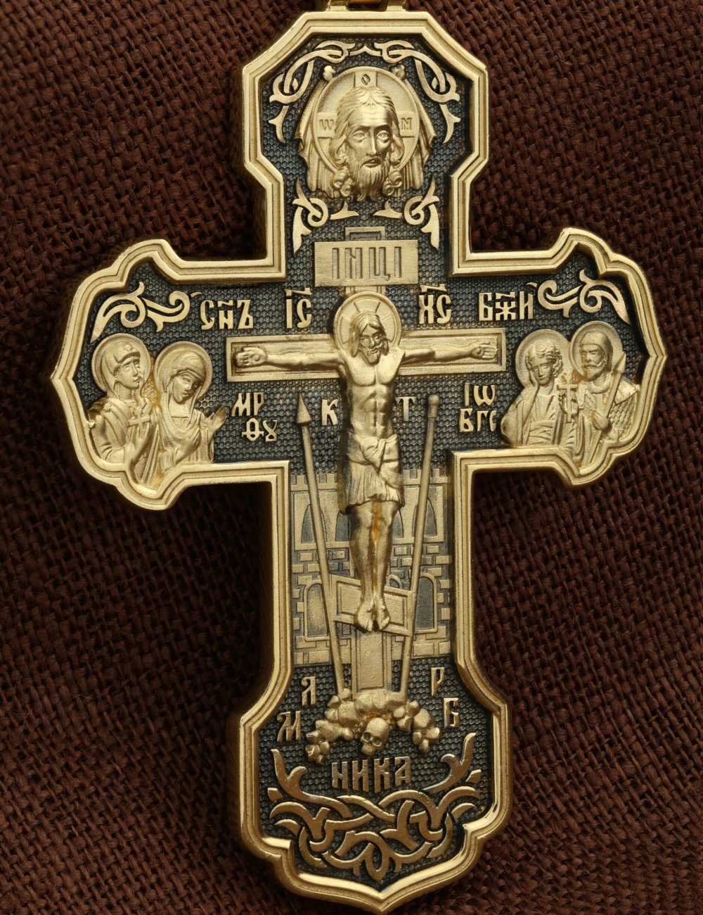 Крест из лимонного золота