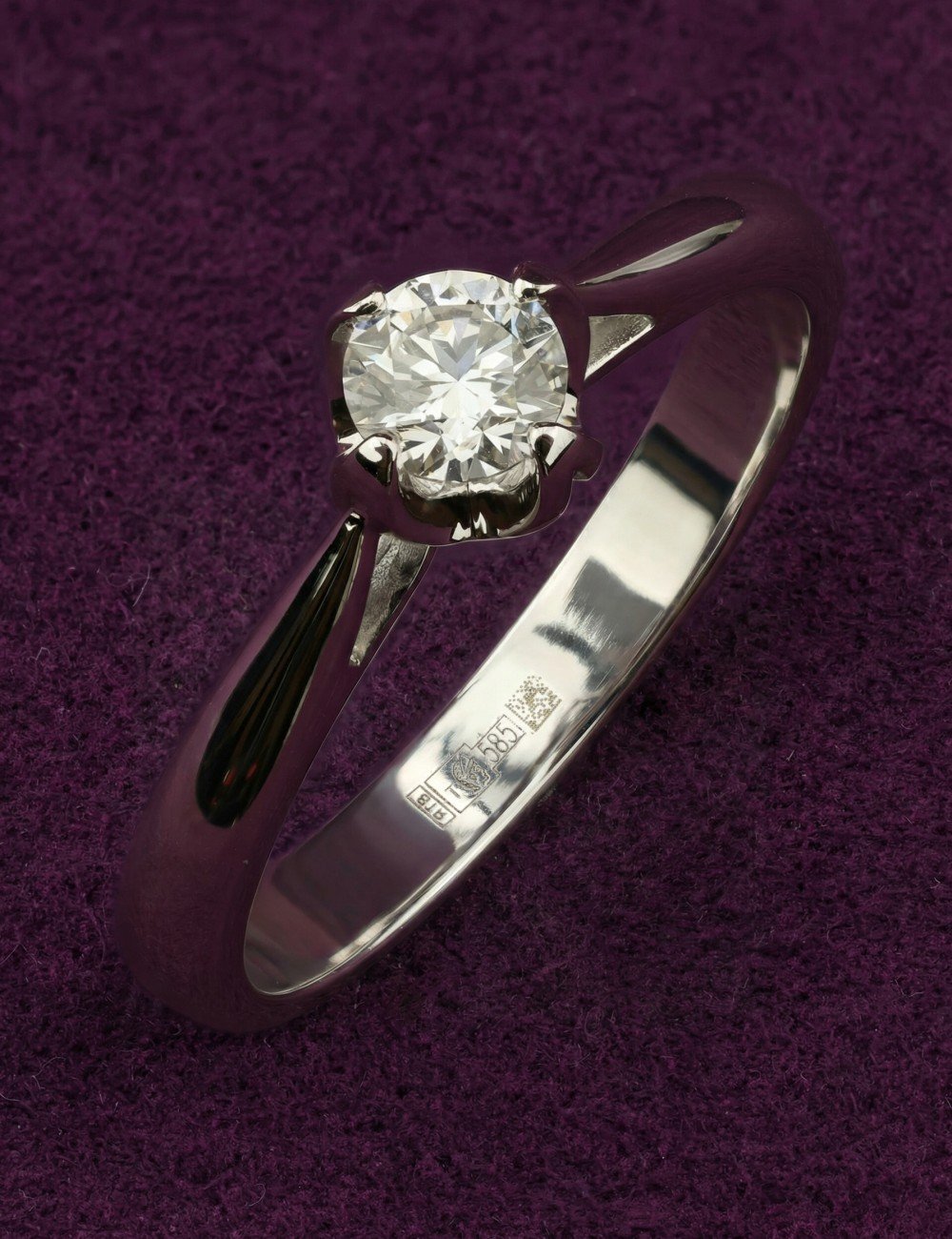 Кольцо из белого золота c бриллиантами