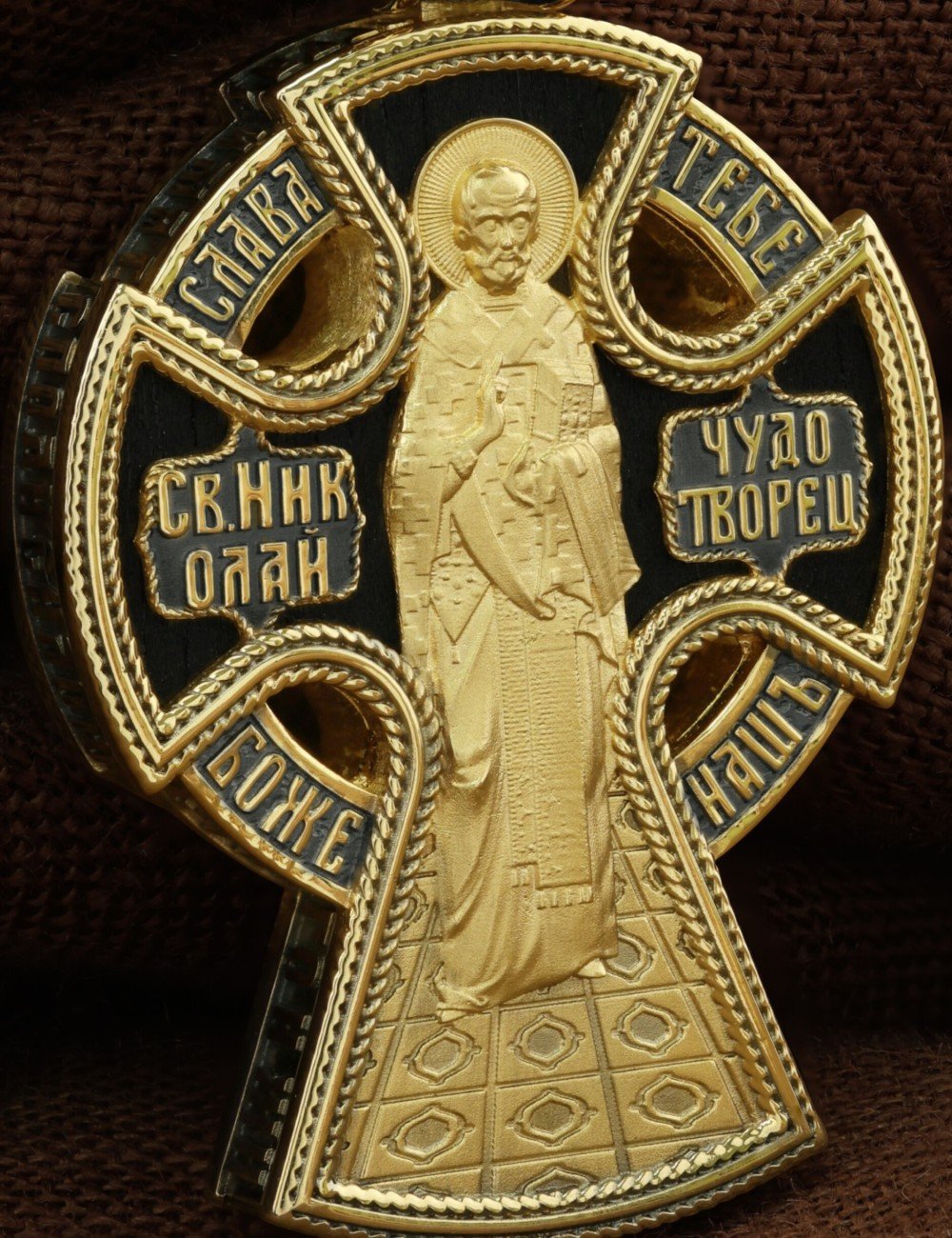 Крест из лимонного золота c эбеновым деревом