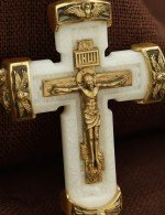 Крест из лимонного золота c бивнем мамонта