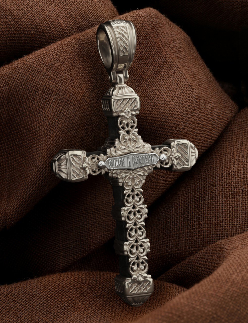 Крест из белого золота c эбеновым деревом