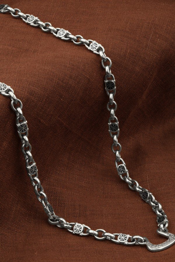 Цепь из белого золота c эмалью