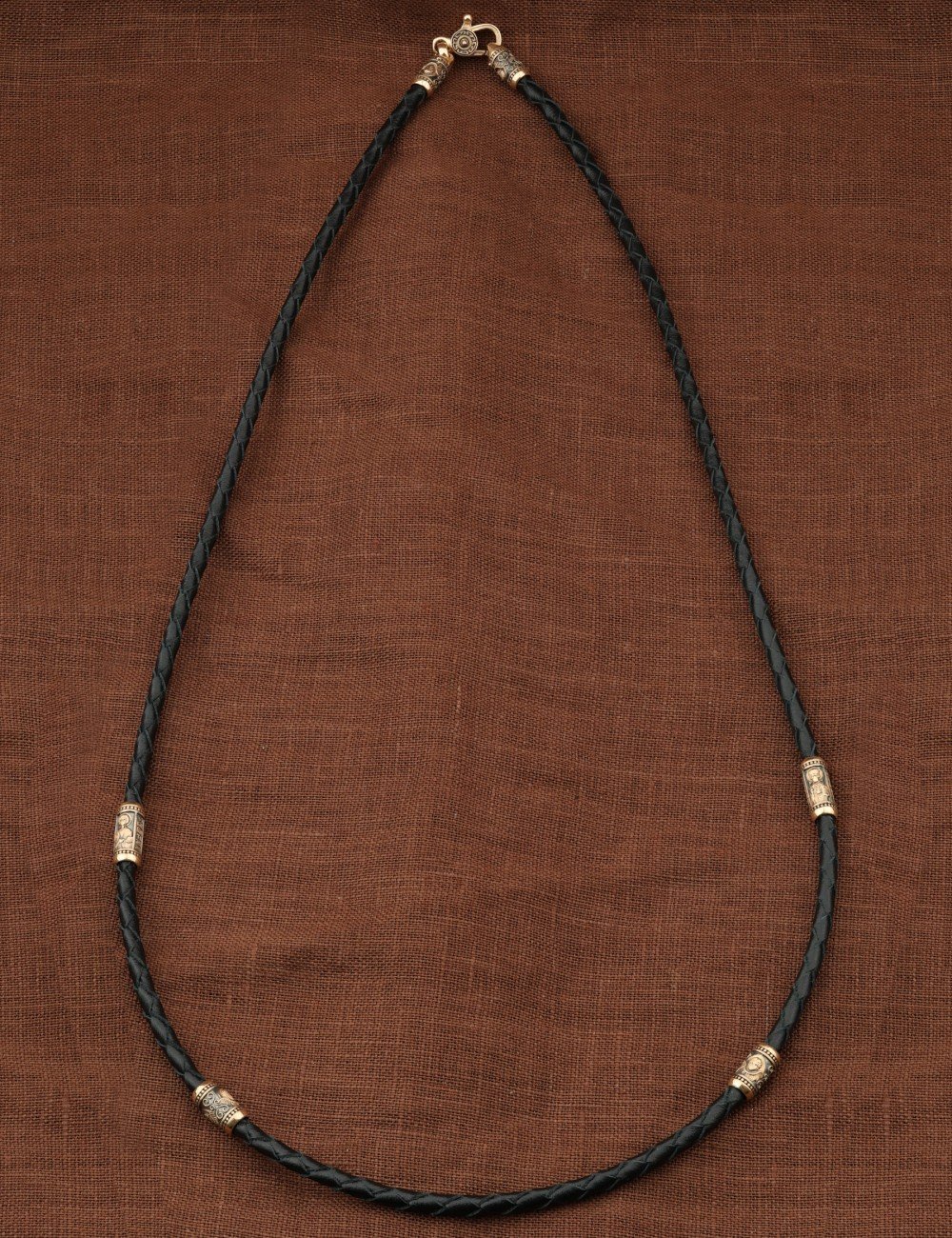 Гайтан из золота c кожаным шнурком