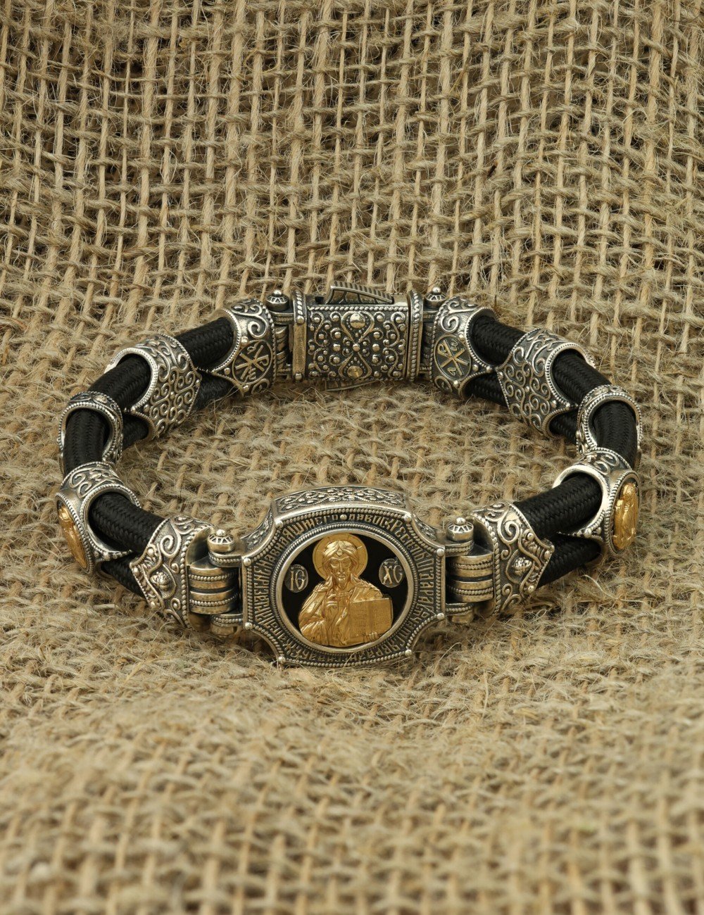 Браслет из серебра и золота c ониксом и шёлковым шнурком