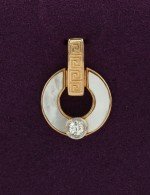 Подвеска из золота c бриллиантами и перламутром