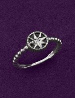 Кольцо из белого золота c бриллиантами и ониксом