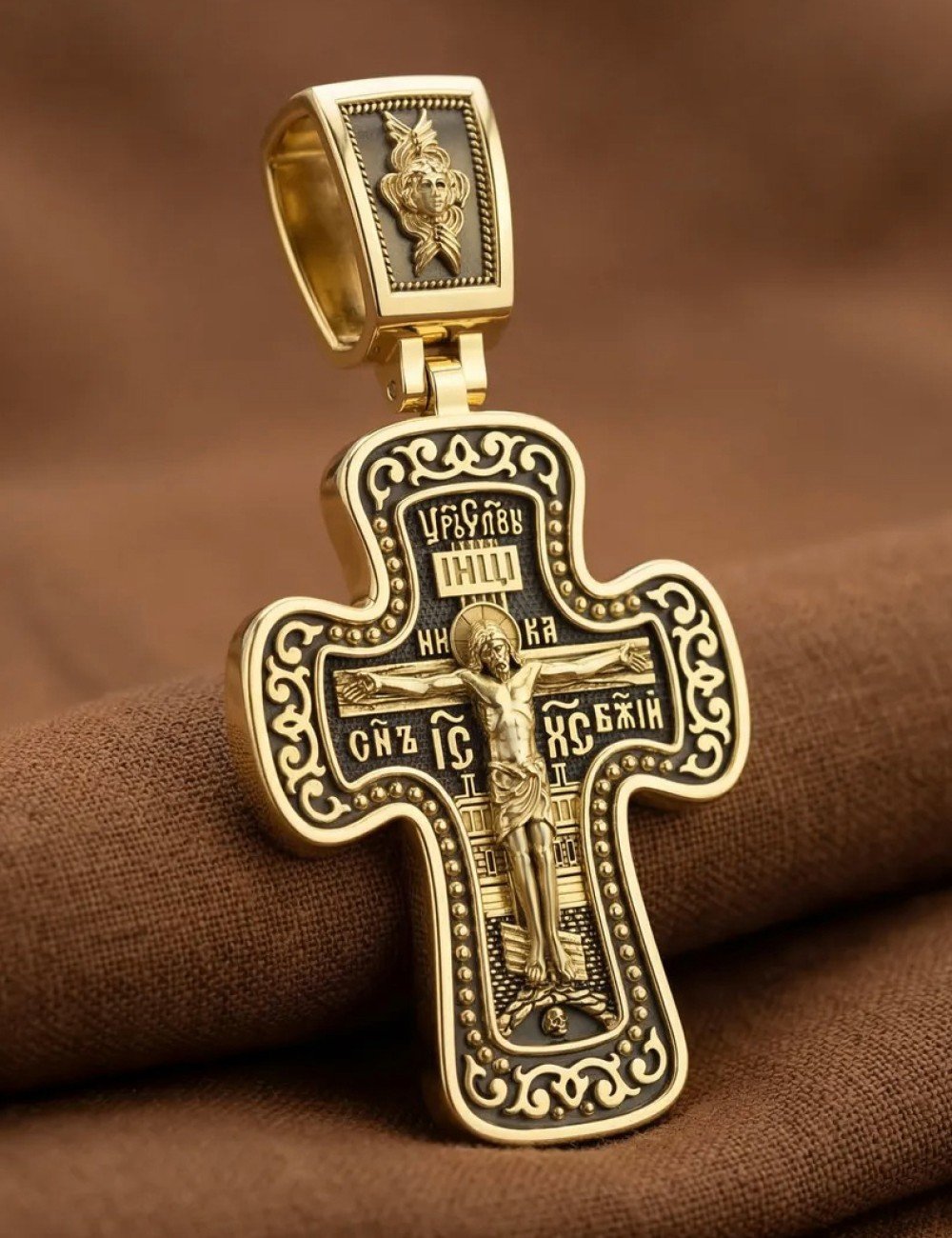 Крест из лимонного золота