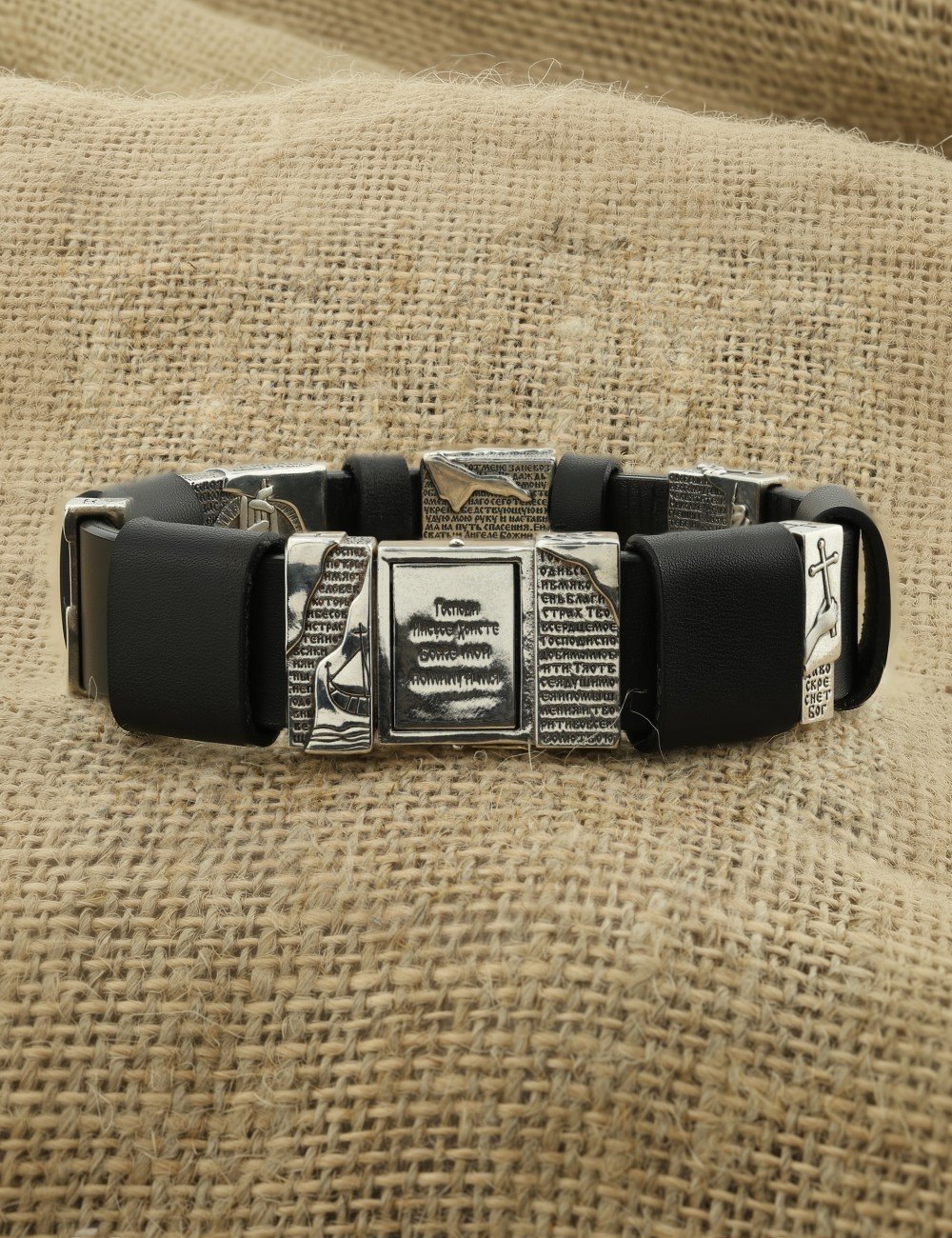 Браслет из серебра c кожаным шнурком