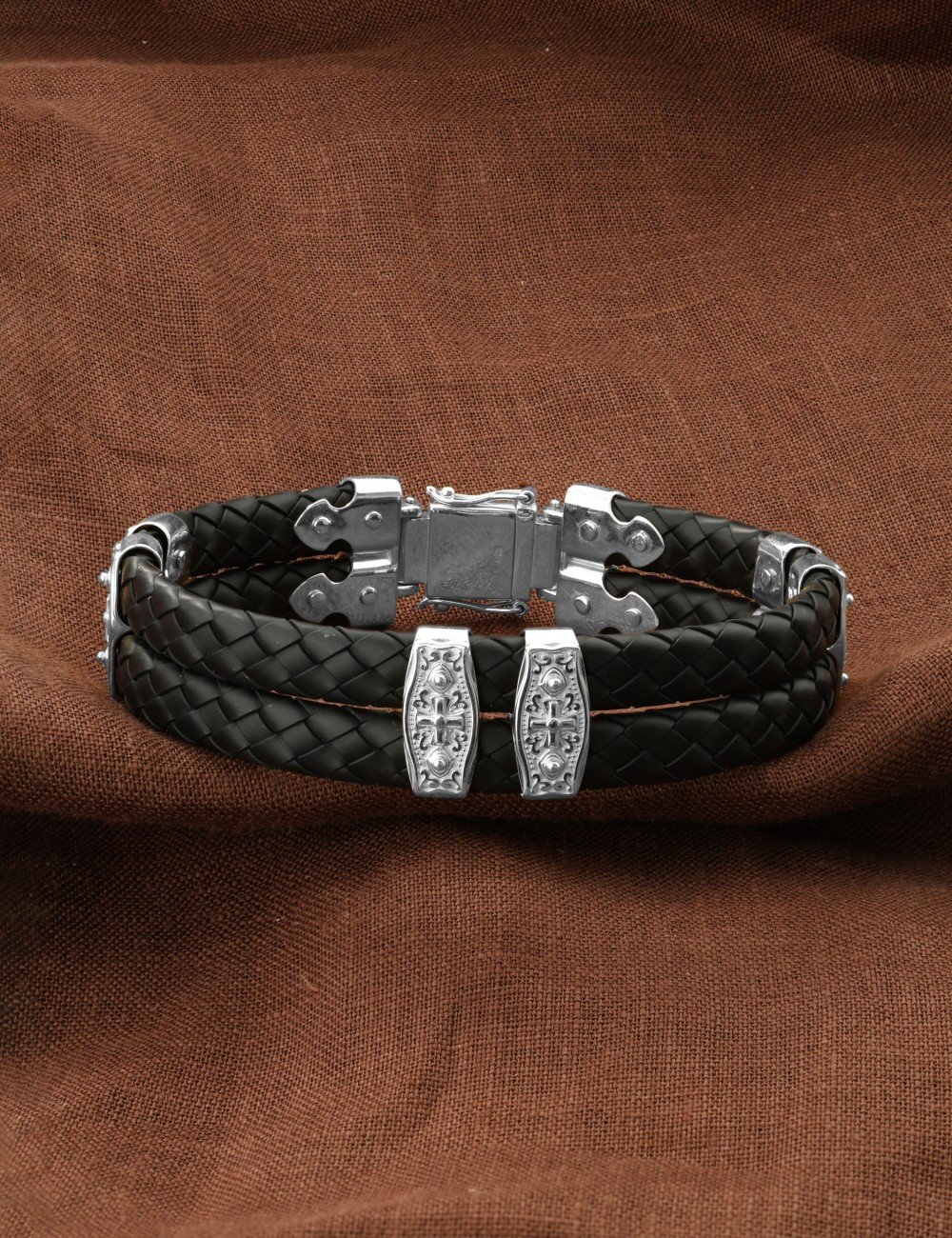 Браслет из белого золота c шнурком