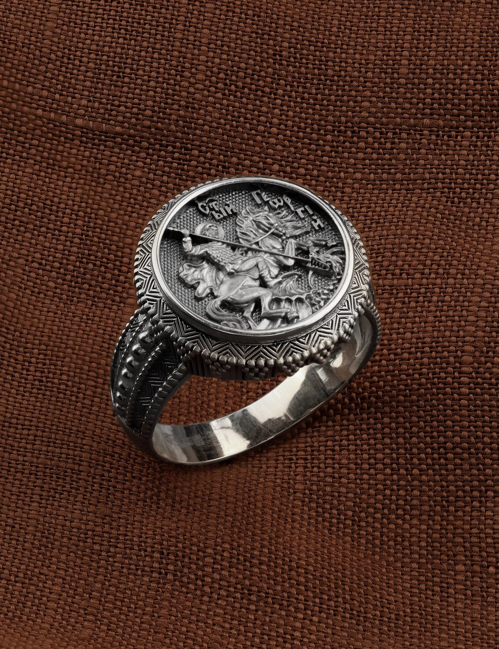 Кольцо из белого золота