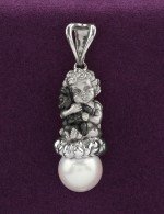 Подвеска из белого золота c жемчугом