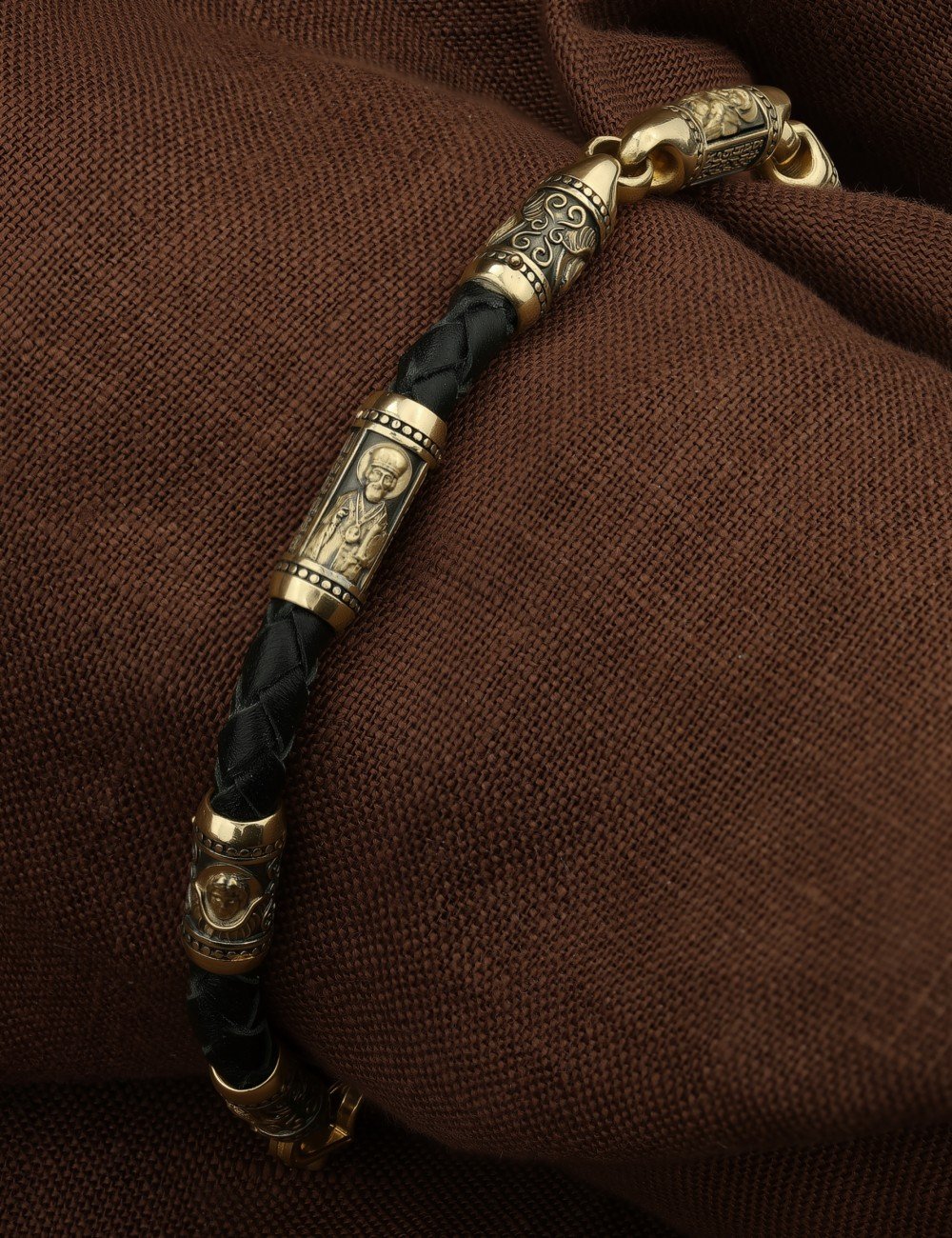 Браслет из лимонного золота c кожаным шнурком