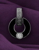 Подвеска из белого золота c бриллиантами и ониксом