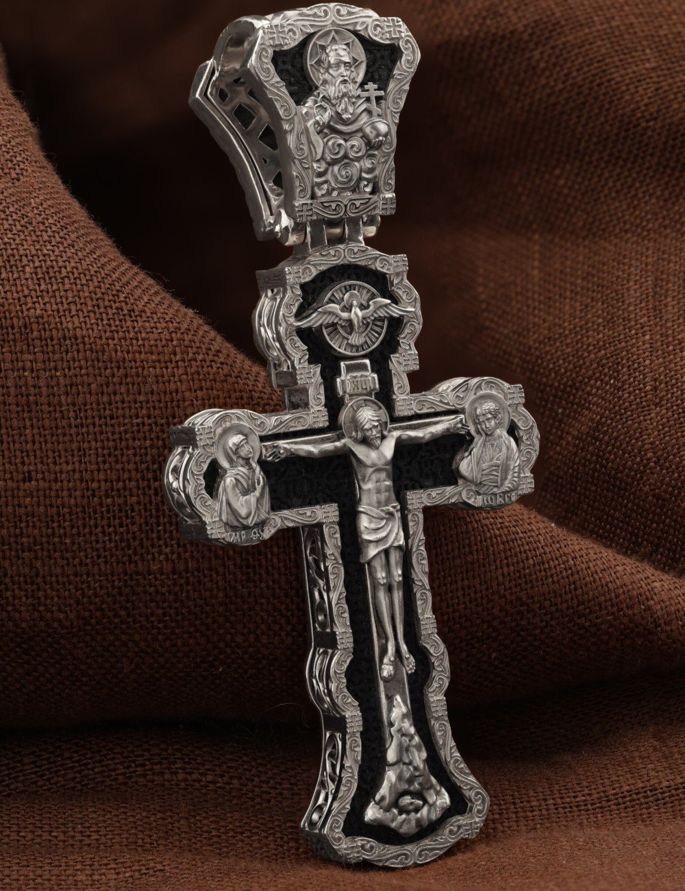 Крест из белого золота c эбеновым деревом