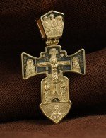 Крест из лимонного золота