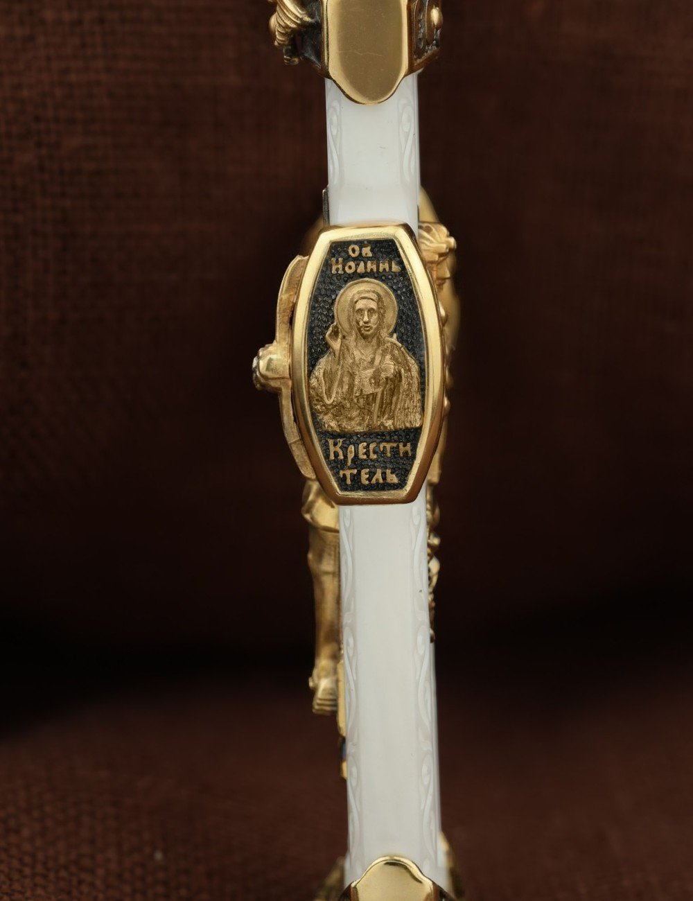 Крест из лимонного золота c бивнем мамонта