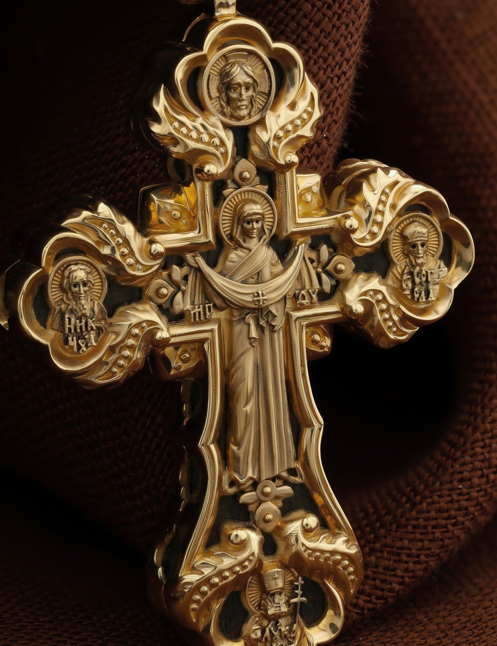 Крест из лимонного золота c эбеновым деревом