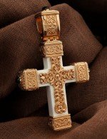 Крест из золота c эмалью, ониксом и бивнем мамонта