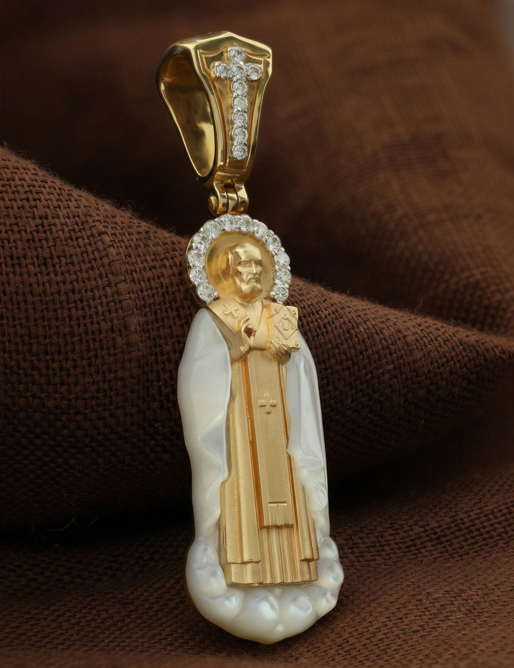 Образок из лимонного золота c бриллиантами и перламутром