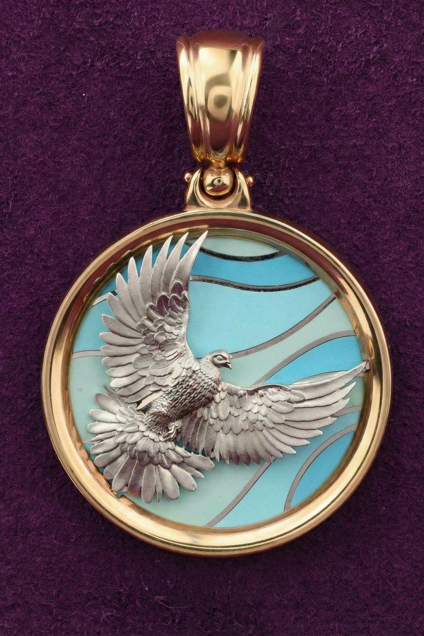 Подвеска из золота c эмалью