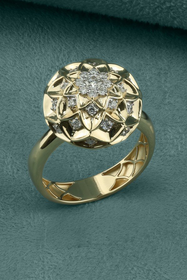 Кольцо из лимонного золота c бриллиантами