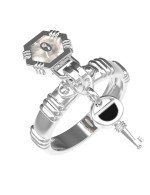 Кольцо из белого золота c ониксом и перламутром