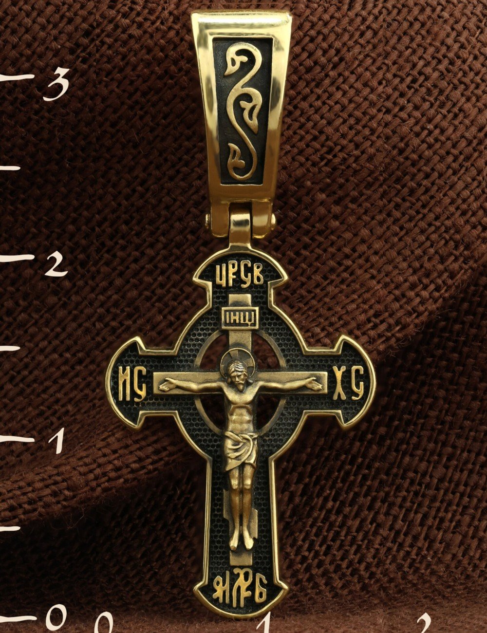 Крест из лимонного золота