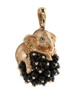 Подвеска из золота c эмалью и ониксом