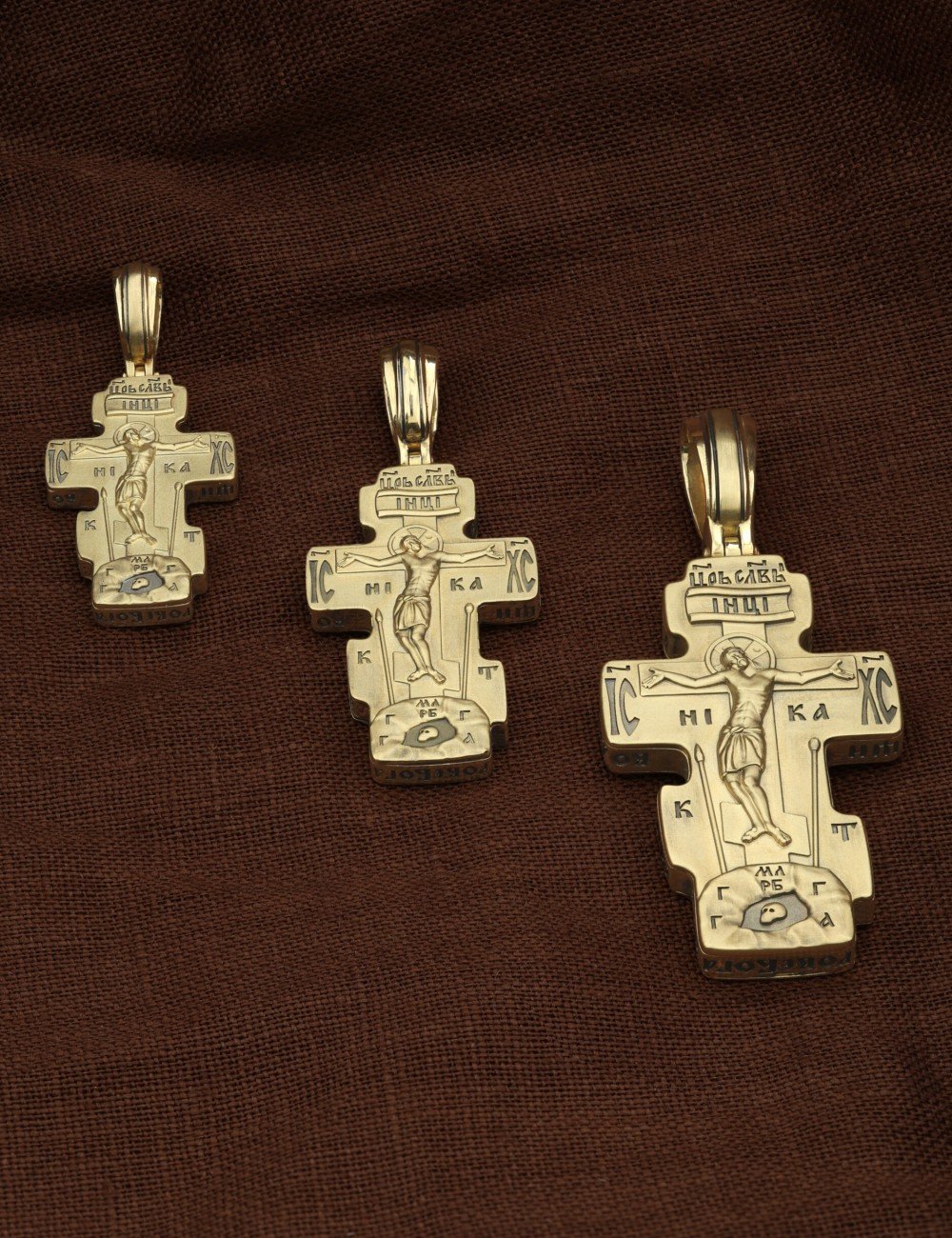 Крест из лимонного золота