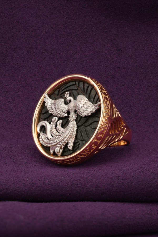 Кольцо из золота c эбеновым деревом