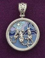 Подвеска из белого золота c эмалью