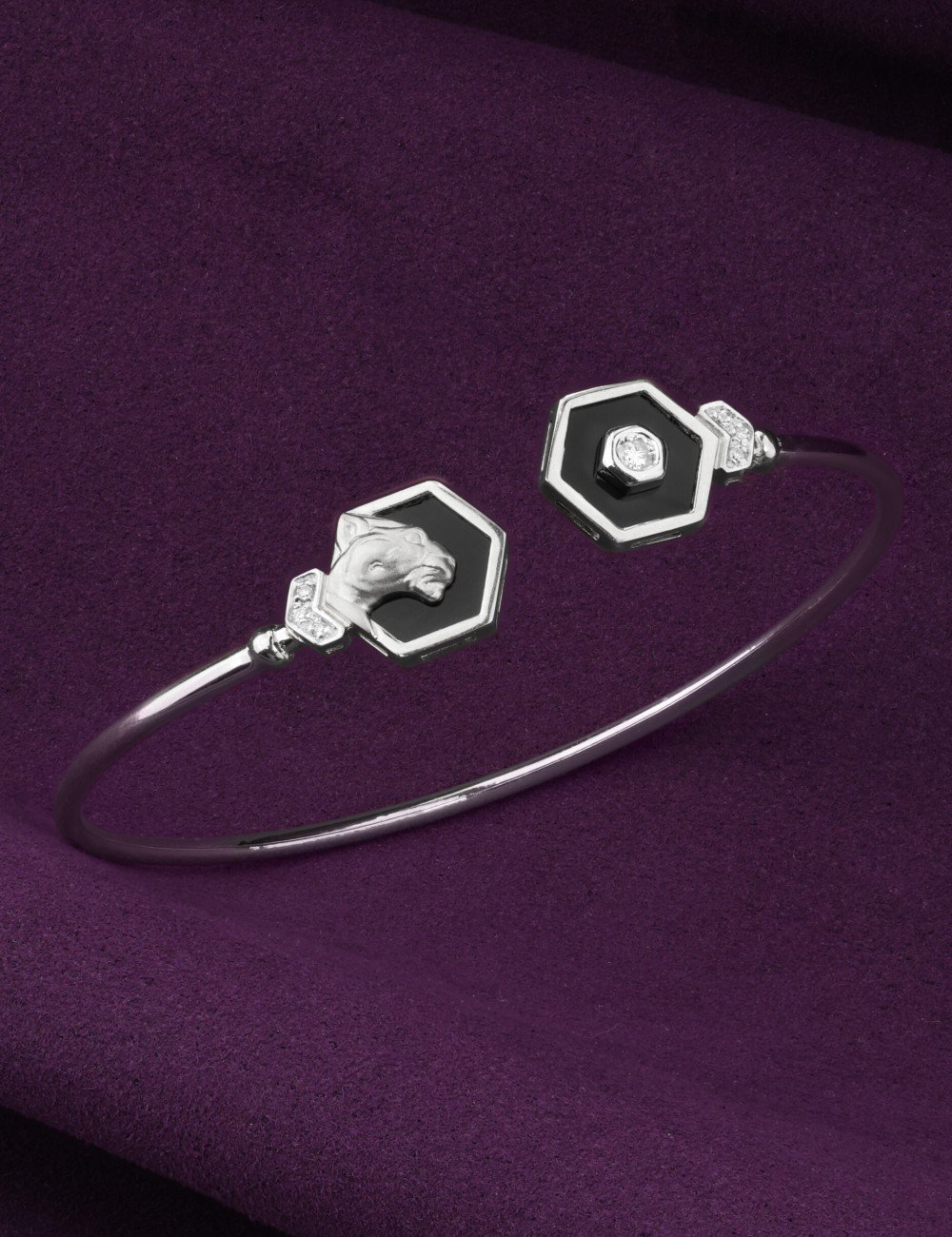 Браслет из белого золота c бриллиантами и ониксом