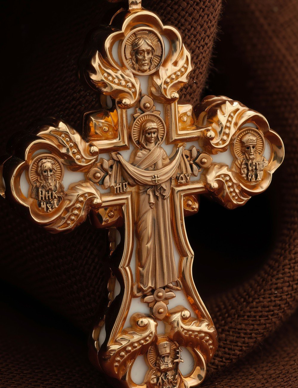 Крест из золота c бивнем мамонта