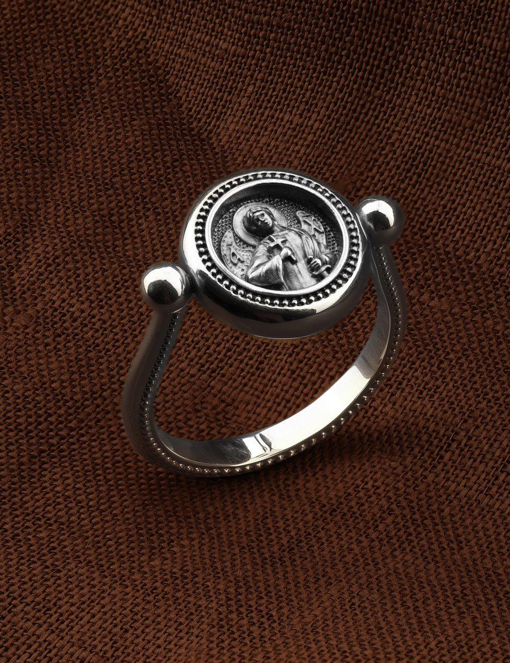 Кольцо из белого золота