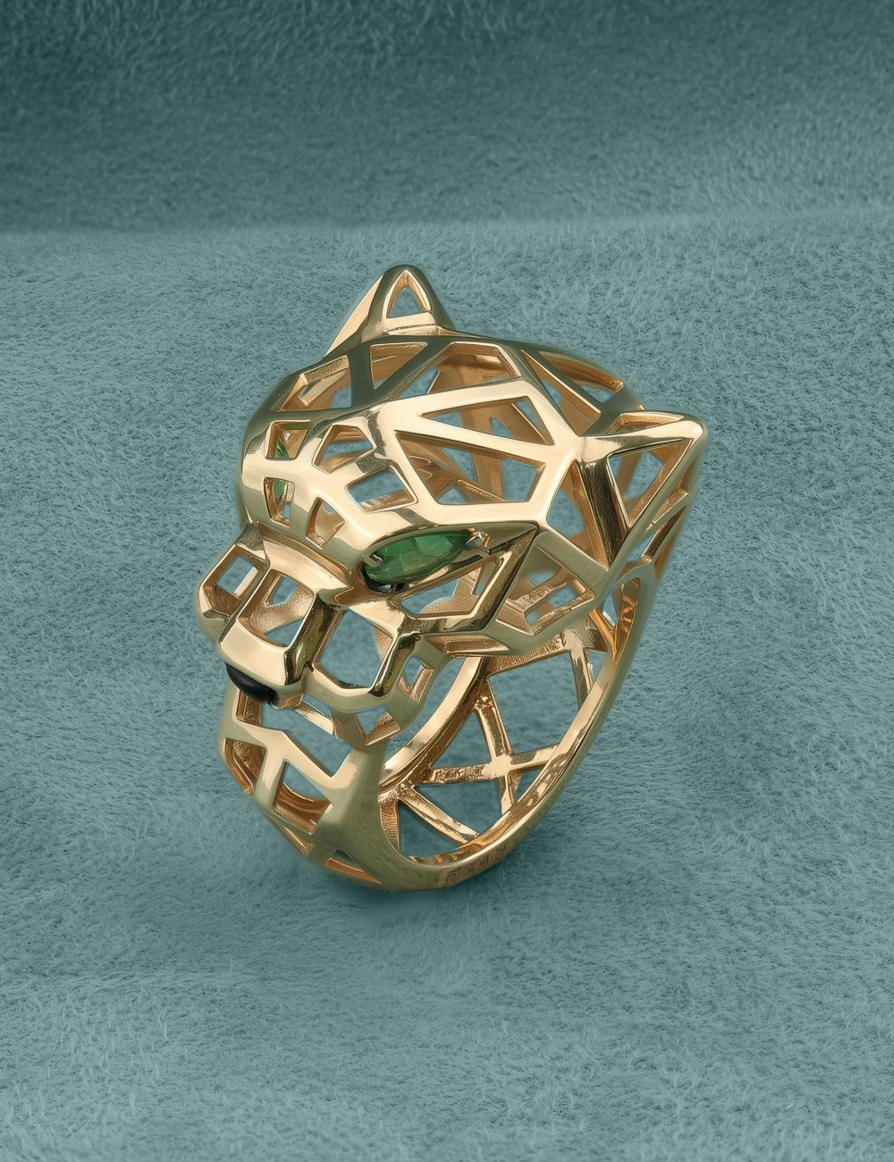 Кольцо из золота c изумрудом и ониксом