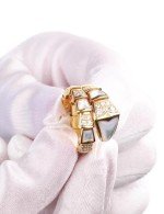 Кольцо из лимонного золота c бриллиантами и перламутром