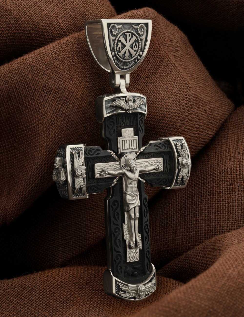 Крест из белого золота c эбеновым деревом