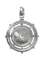 Подвеска из белого золота c эмалью, бриллиантами и ониксом