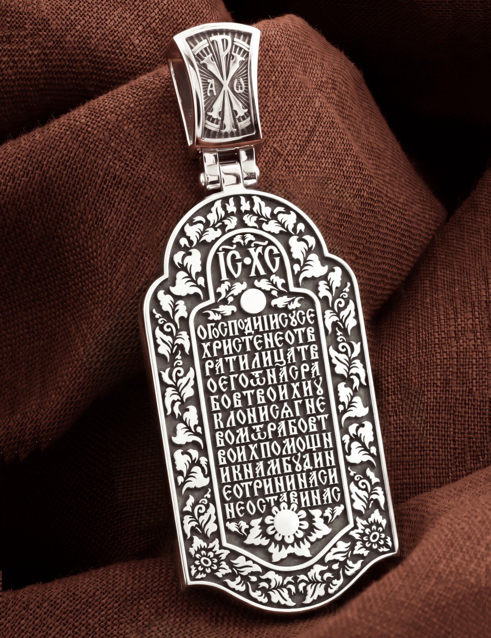 Образок из белого золота c эмалью