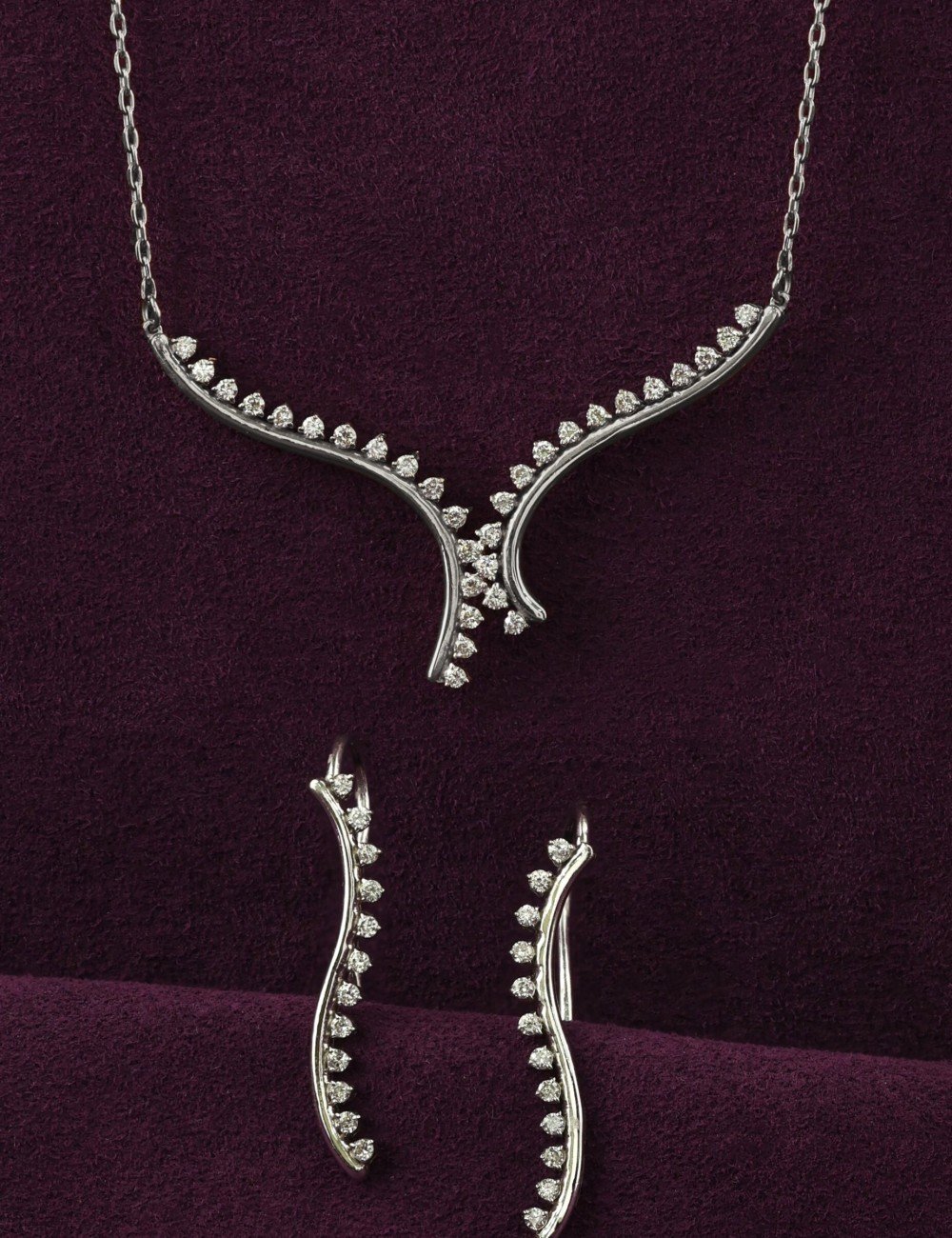 Серьги из белого золота c бриллиантами