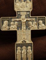 Крест из лимонного золота