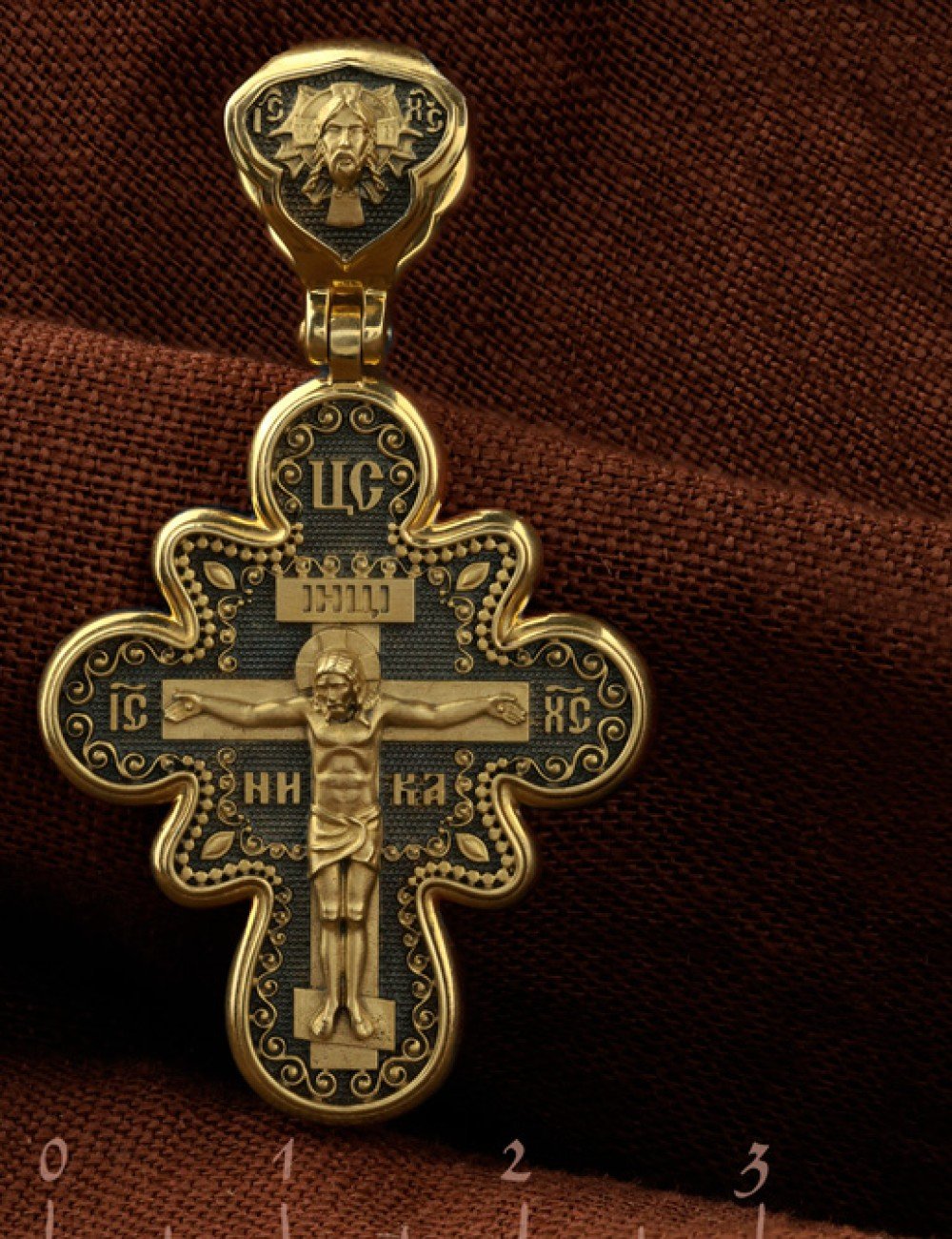 Крест из лимонного золота