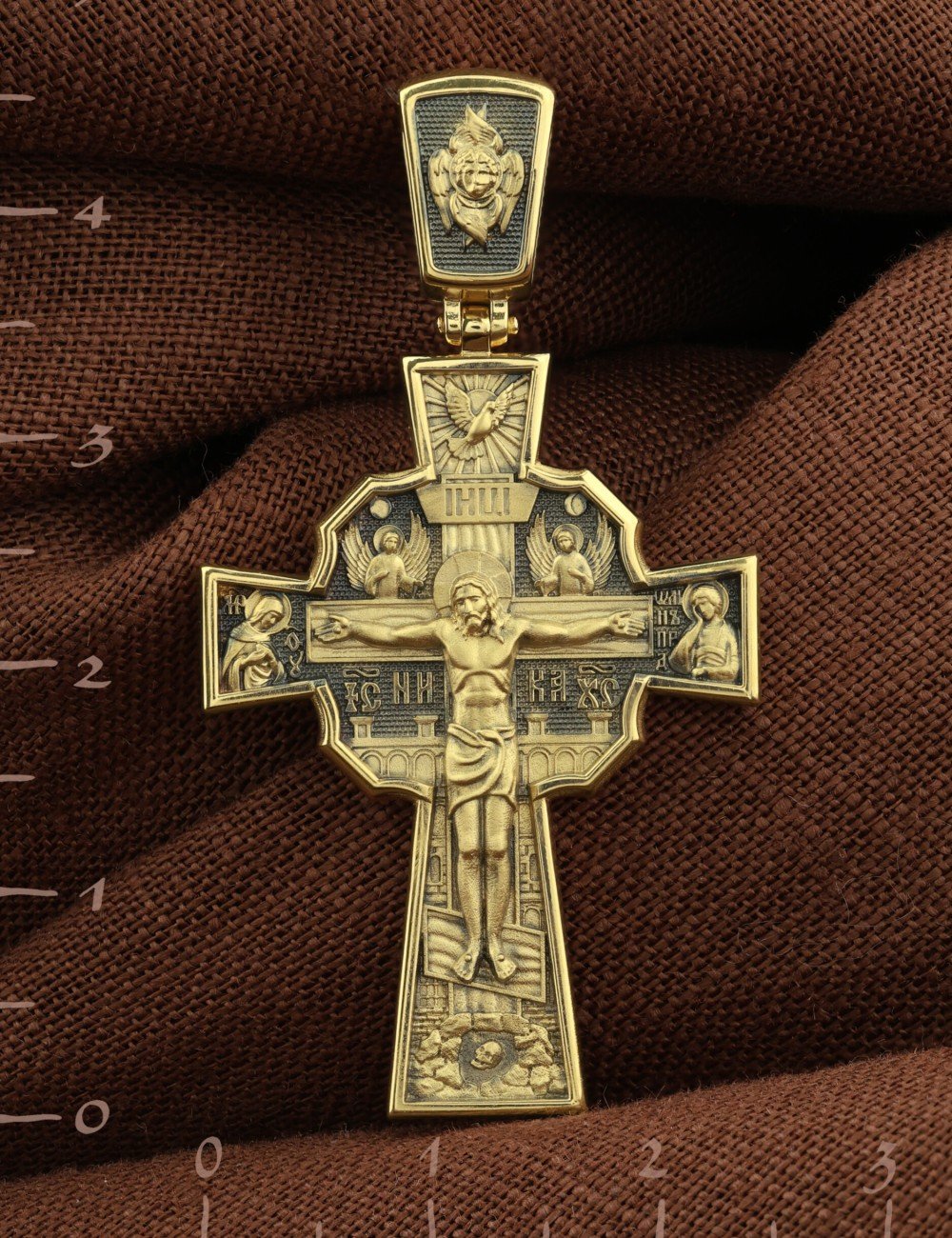 Крест из лимонного золота