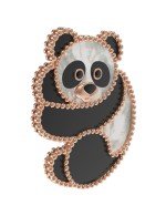 Брошь из золота c эмалью, ониксом и перламутром