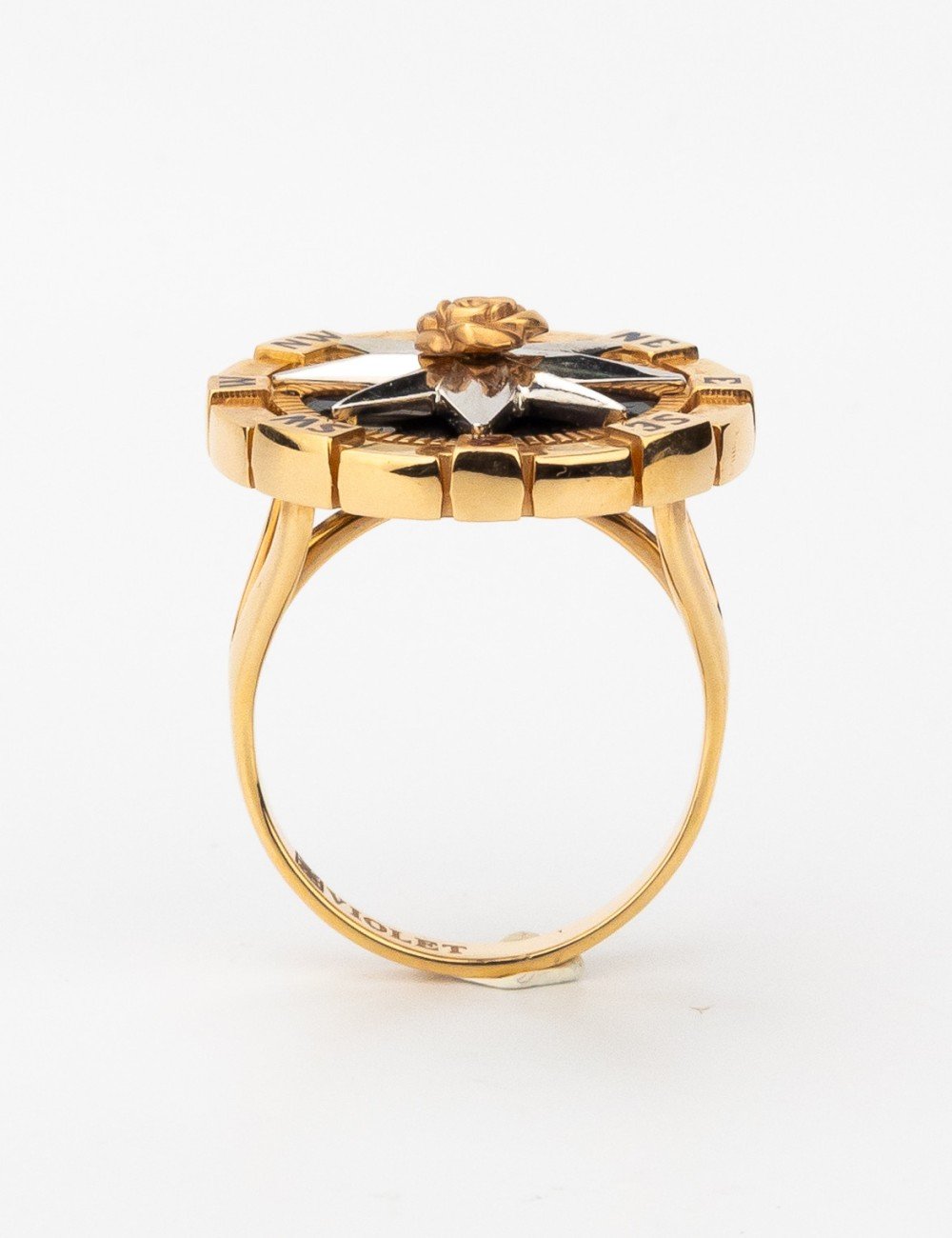 Кольцо из золота c эмалью и ониксом